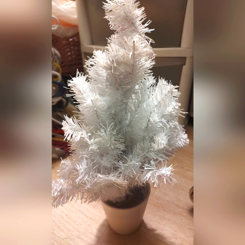 Year-Round Celebration Tree with Ornaments, Lights and stars! NEW-Adorable white